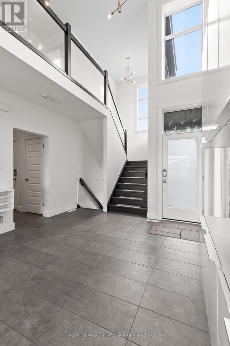 2054 Wateroak Drive, London North, Ontario N6G 5B4 - Photo 19 - X12538220