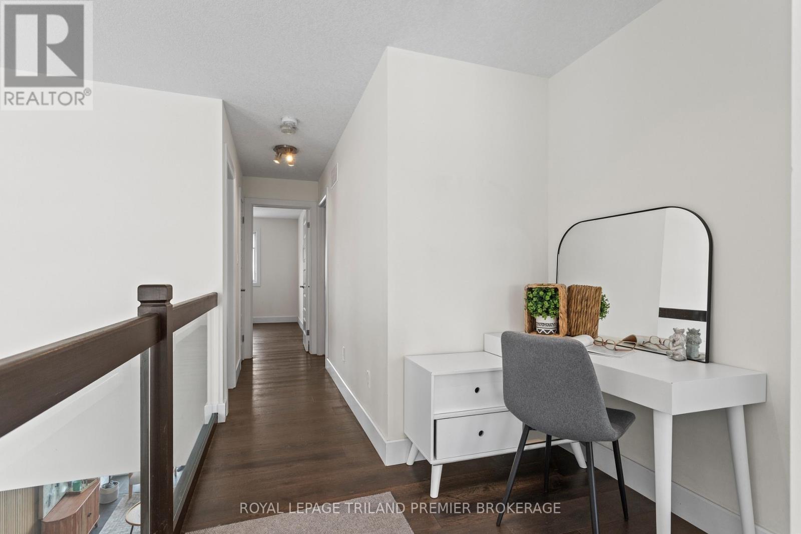 2054 Wateroak Drive, London North, Ontario N6G 5B4 - Photo 20 - X12538220