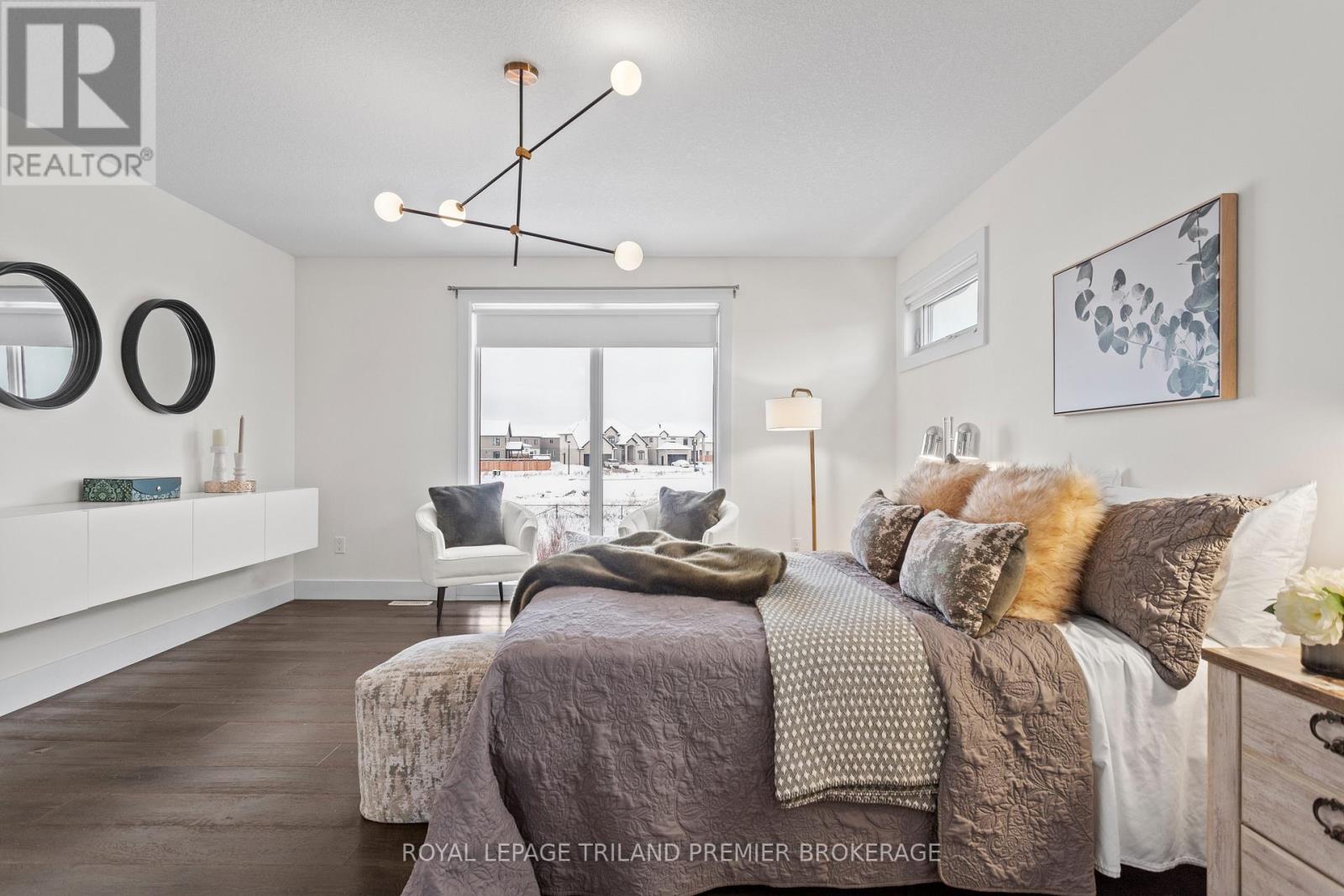 2054 Wateroak Drive, London North, Ontario N6G 5B4 - Photo 24 - X12538220