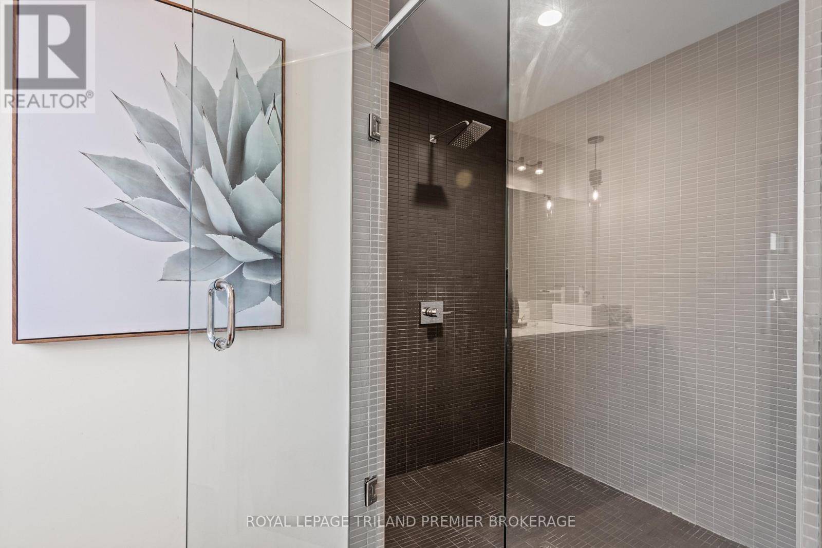 2054 Wateroak Drive, London North, Ontario N6G 5B4 - Photo 28 - X12538220