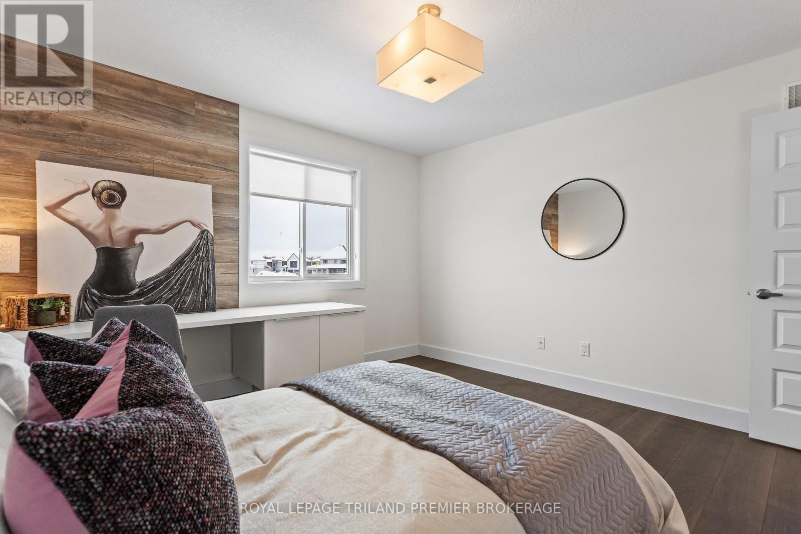 2054 Wateroak Drive, London North, Ontario N6G 5B4 - Photo 31 - X12538220