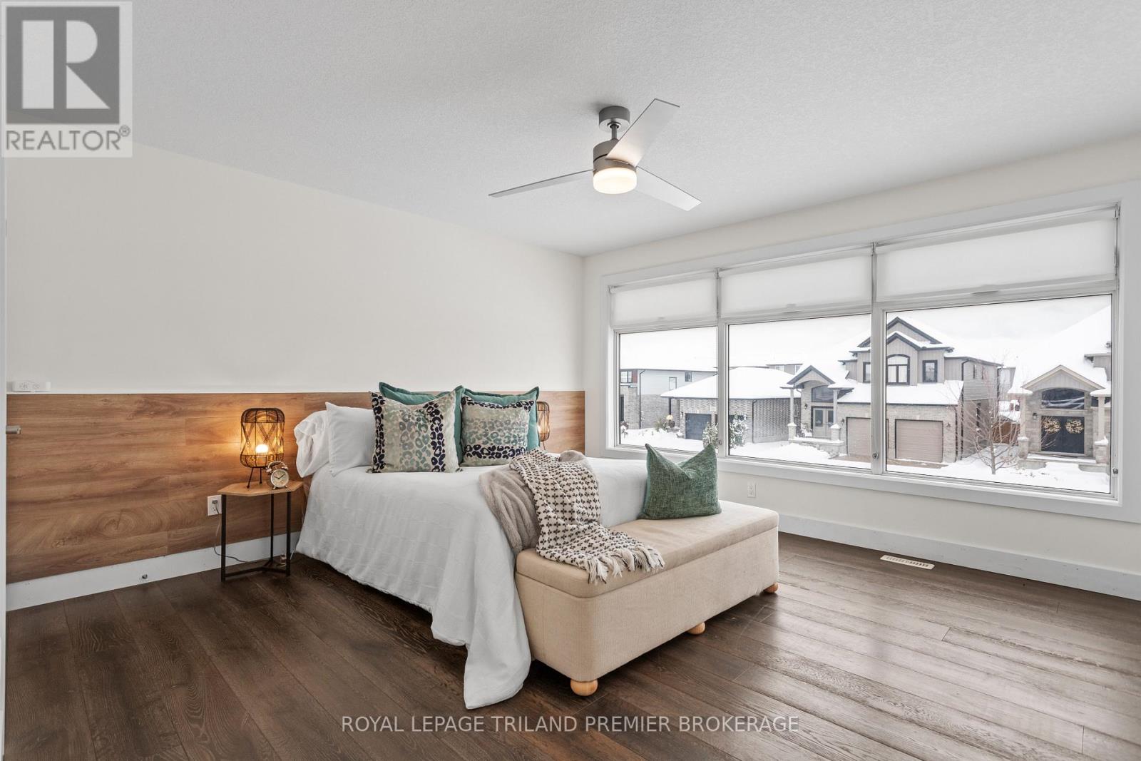 2054 Wateroak Drive, London North, Ontario N6G 5B4 - Photo 32 - X12538220