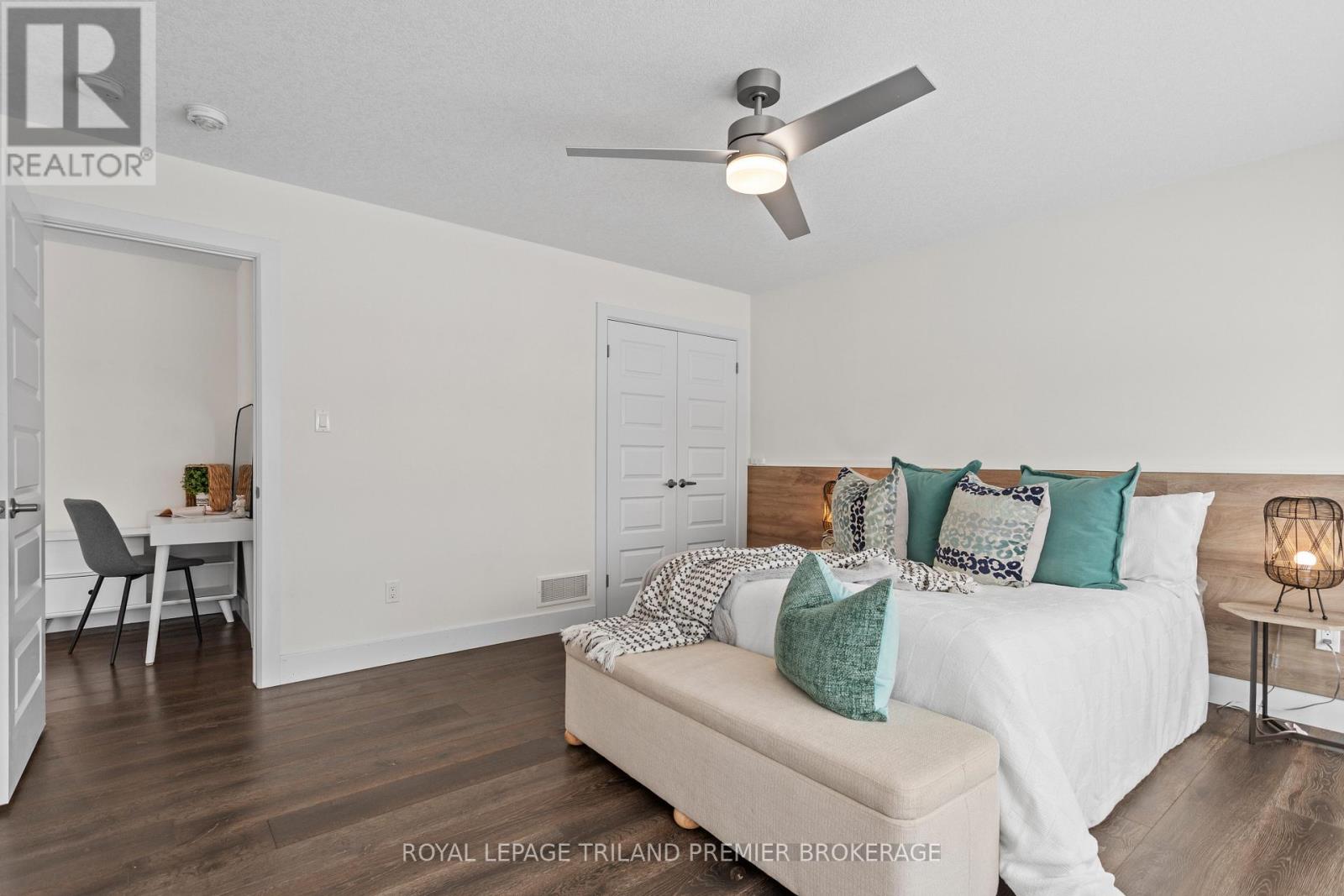 2054 Wateroak Drive, London North, Ontario N6G 5B4 - Photo 33 - X12538220