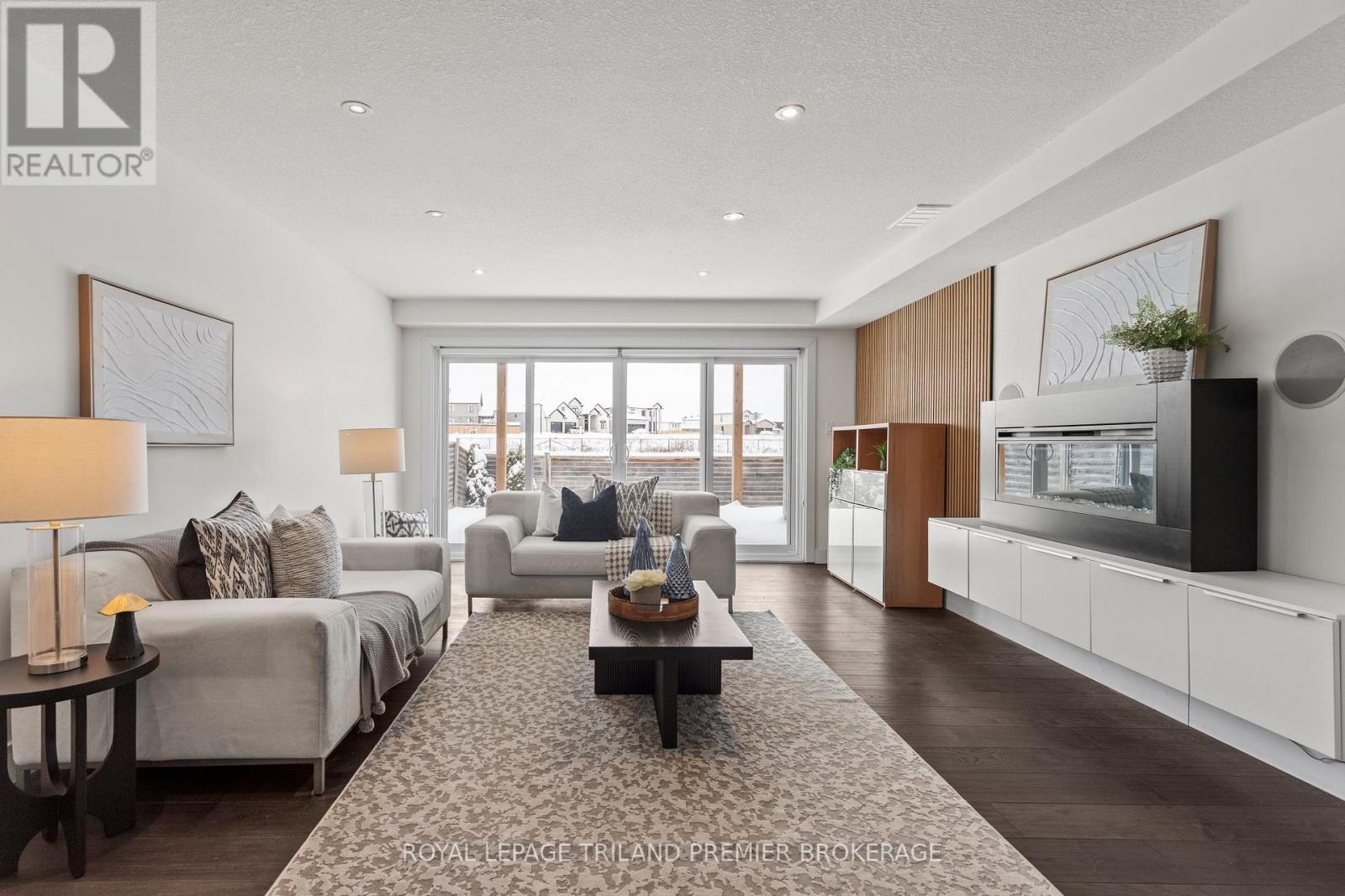 2054 Wateroak Drive, London North, Ontario N6G 5B4 - Photo 36 - X12538220