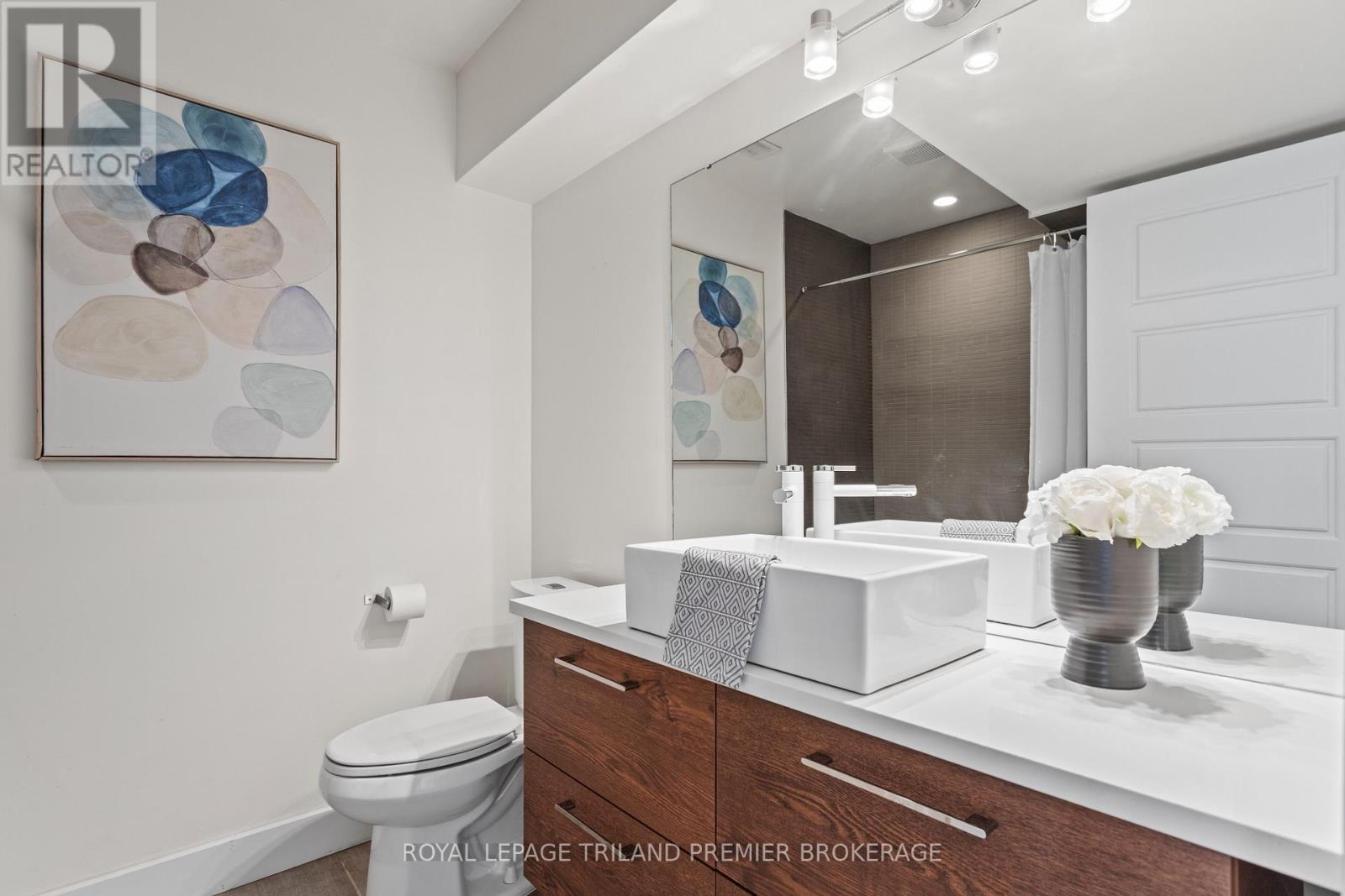 2054 Wateroak Drive, London North, Ontario N6G 5B4 - Photo 39 - X12538220