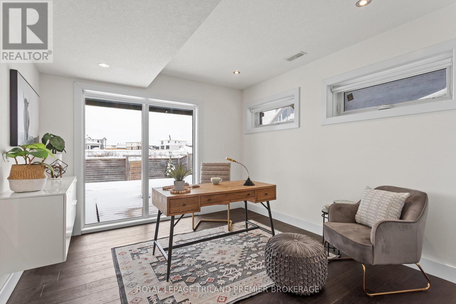 2054 Wateroak Drive, London North, Ontario N6G 5B4 - Photo 41 - X12538220