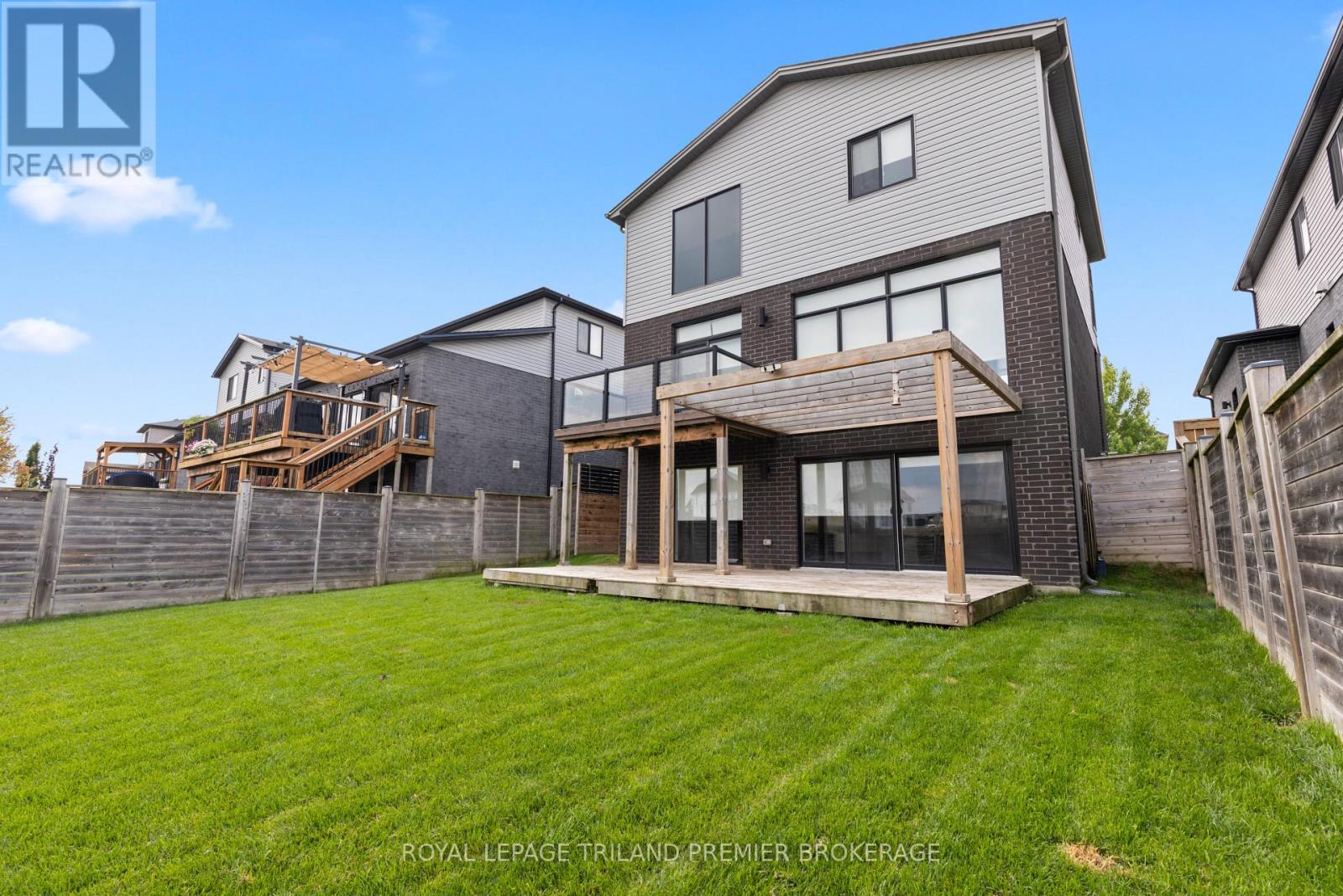 2054 Wateroak Drive, London North, Ontario N6G 5B4 - Photo 43 - X12538220