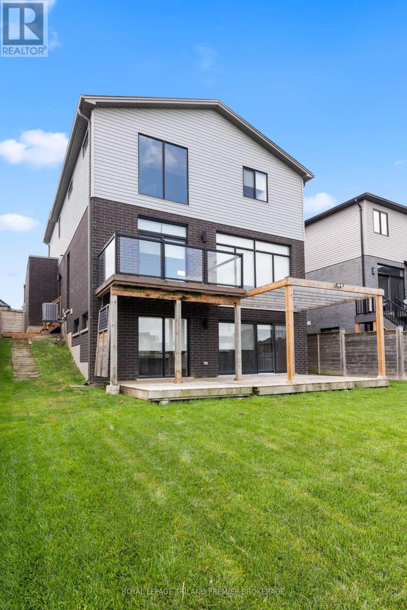 2054 Wateroak Drive, London North, Ontario N6G 5B4 - Photo 44 - X12538220