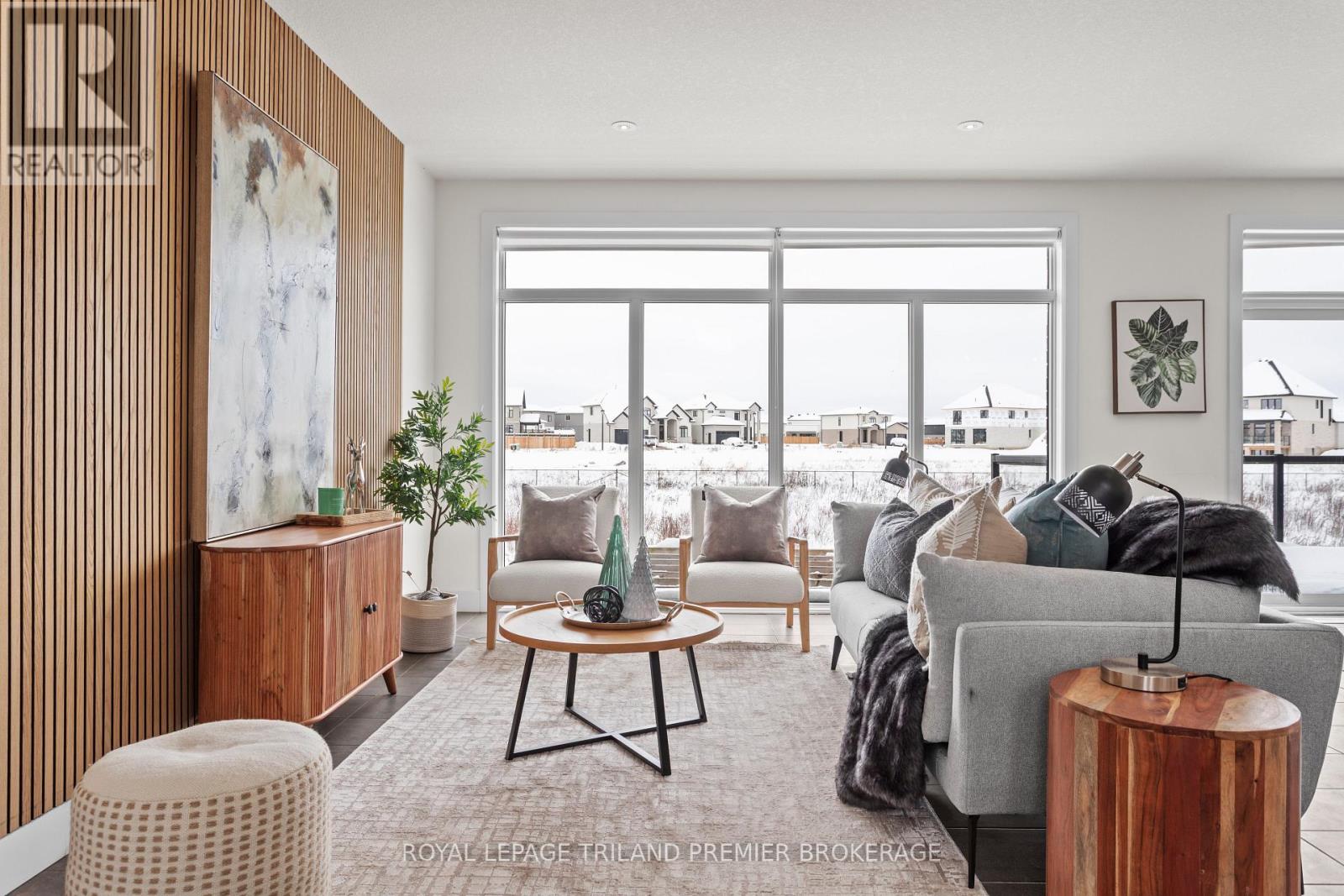 2054 Wateroak Drive, London North, Ontario N6G 5B4 - Photo 6 - X12538220