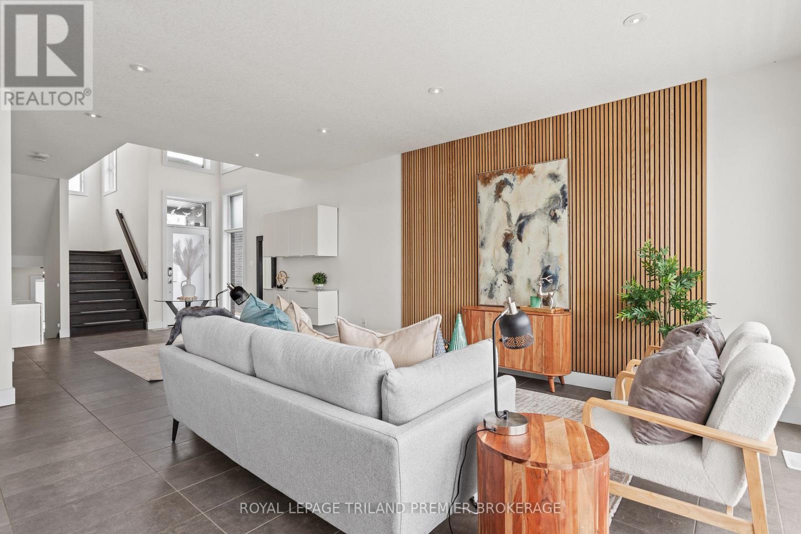 2054 Wateroak Drive, London North, Ontario N6G 5B4 - Photo 7 - X12538220