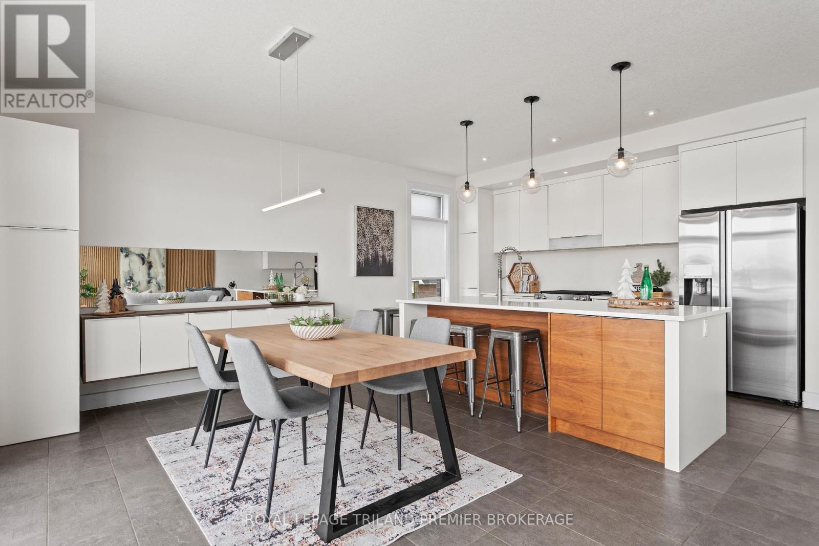 2054 Wateroak Drive, London North, Ontario N6G 5B4 - Photo 8 - X12538220