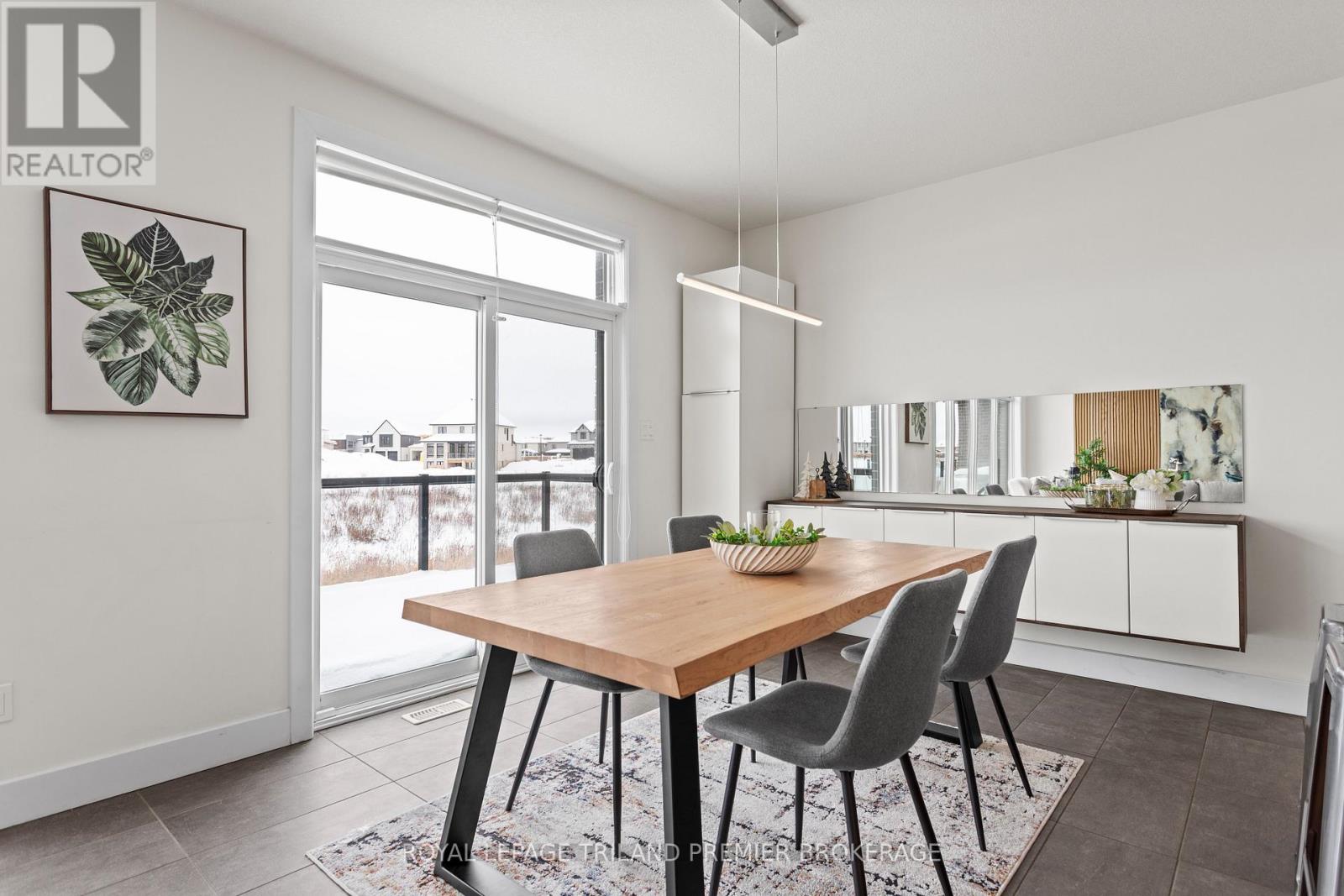 2054 Wateroak Drive, London North, Ontario N6G 5B4 - Photo 9 - X12538220