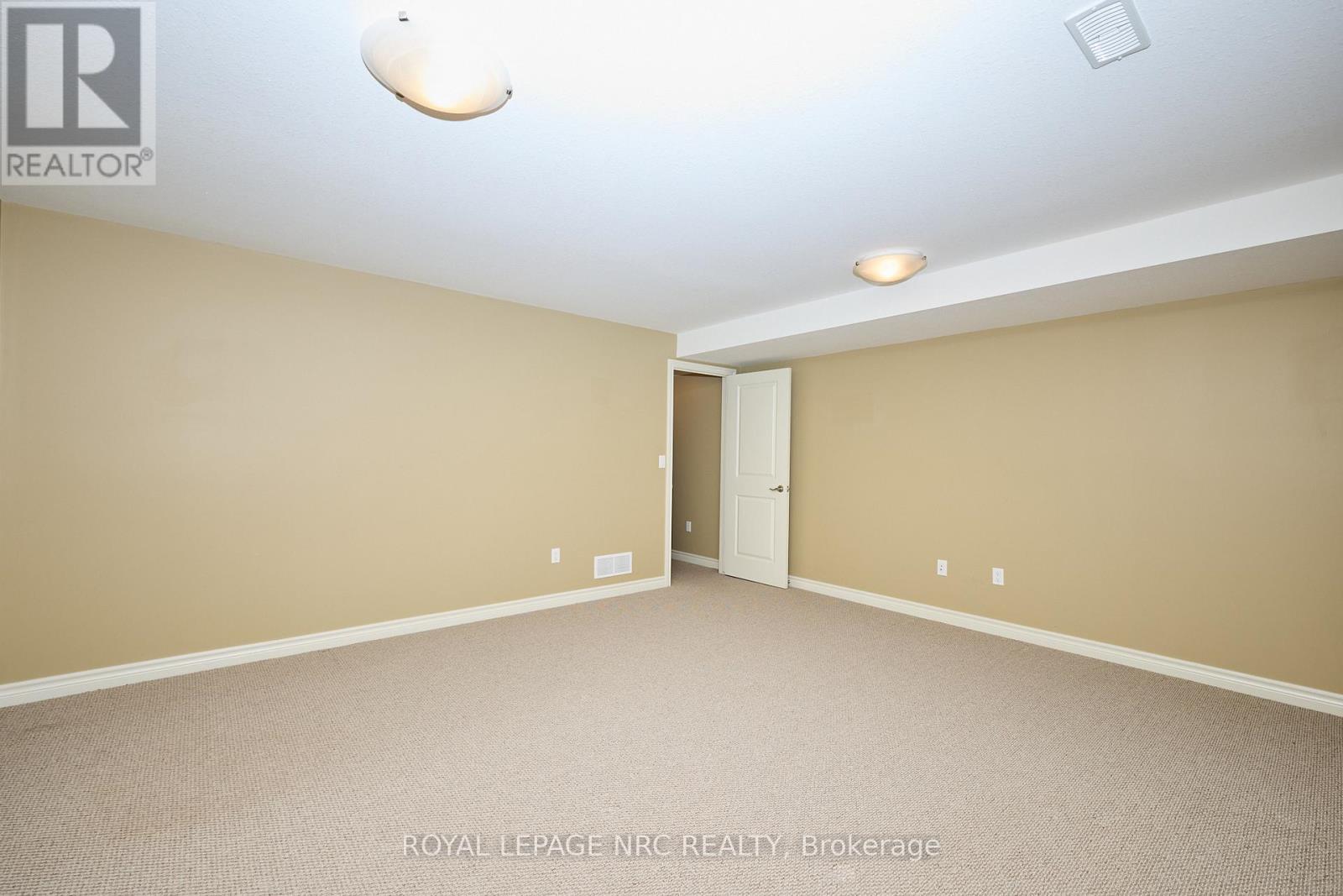 45 Timber Creek Crescent, Pelham, Ontario  L3E 0P3 - Photo 44 - X12538118