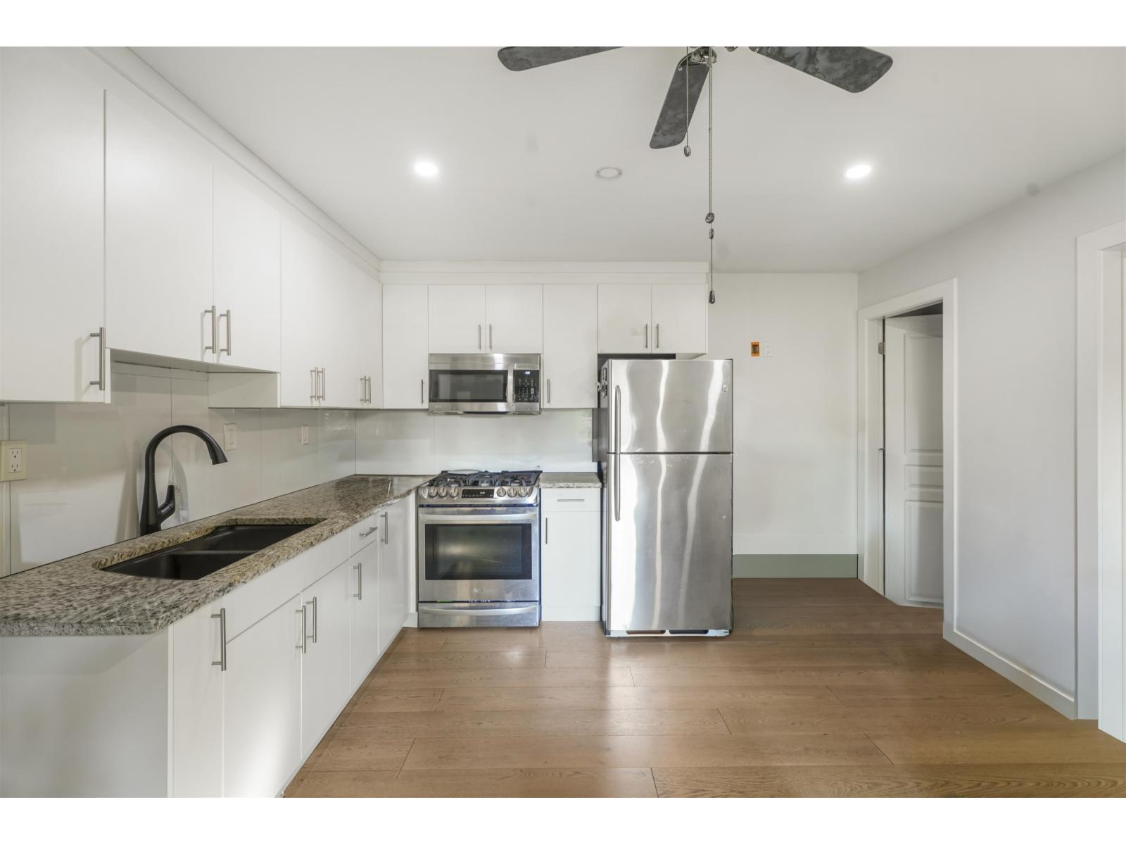 14957 Kew Dr Street, Surrey, British Columbia  V3R 4Y1 - Photo 3 - R3066562