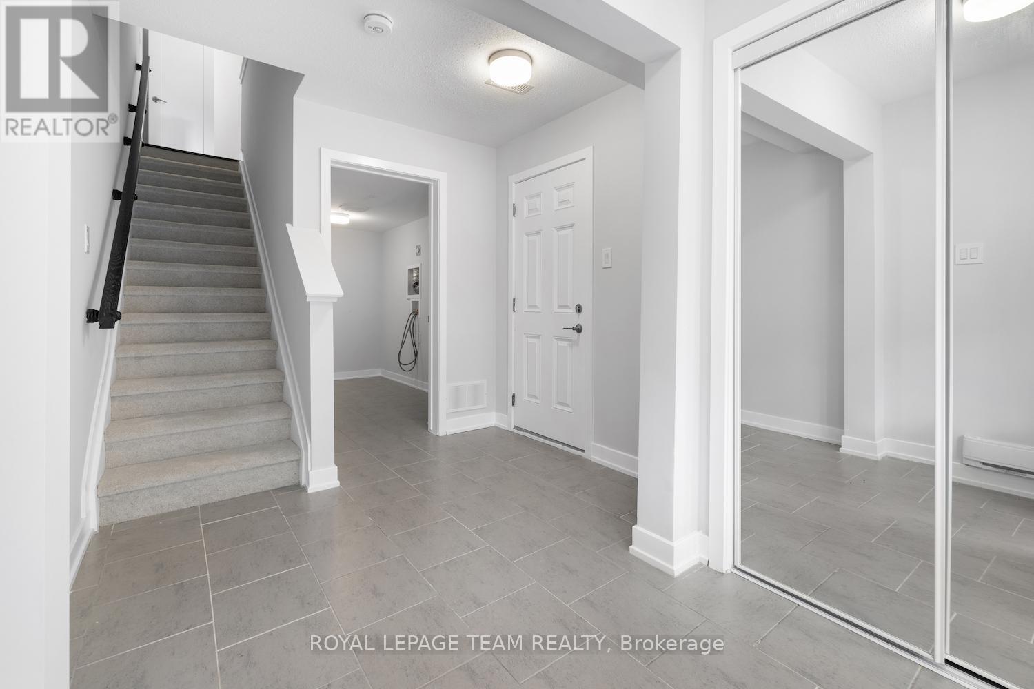 142 Anthracite Private, Ottawa, Ontario  K2J 7C8 - Photo 4 - X12538174