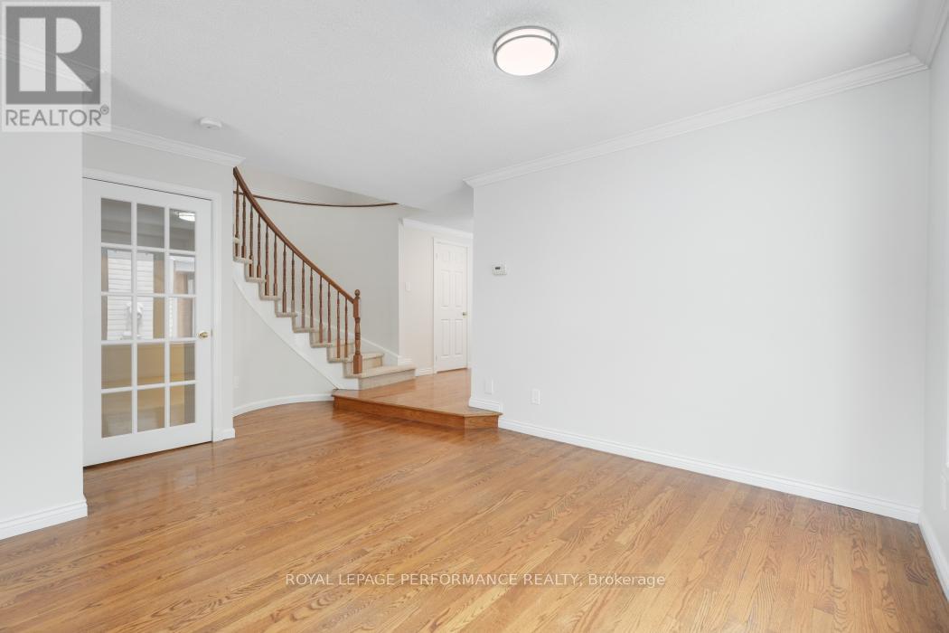 41 Saddle Crescent, Ottawa, Ontario  K1G 5L4 - Photo 10 - X12538252