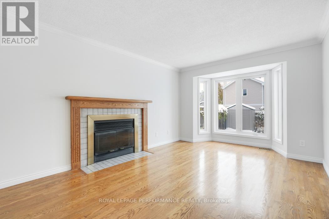 41 Saddle Crescent, Ottawa, Ontario  K1G 5L4 - Photo 11 - X12538252