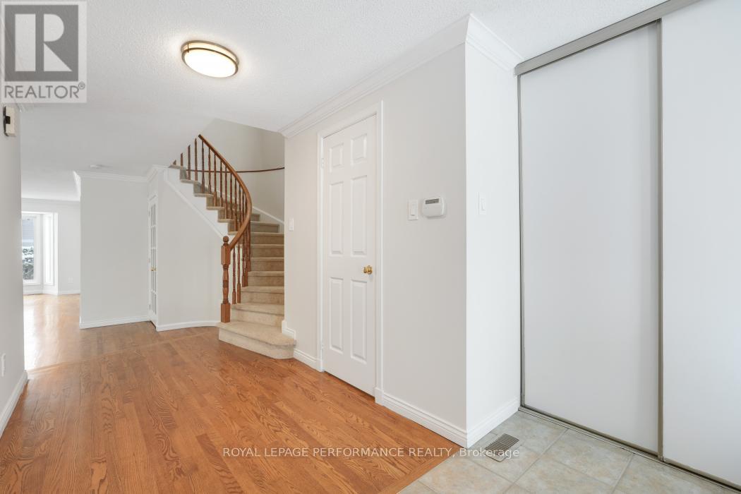 41 Saddle Crescent, Ottawa, Ontario  K1G 5L4 - Photo 5 - X12538252