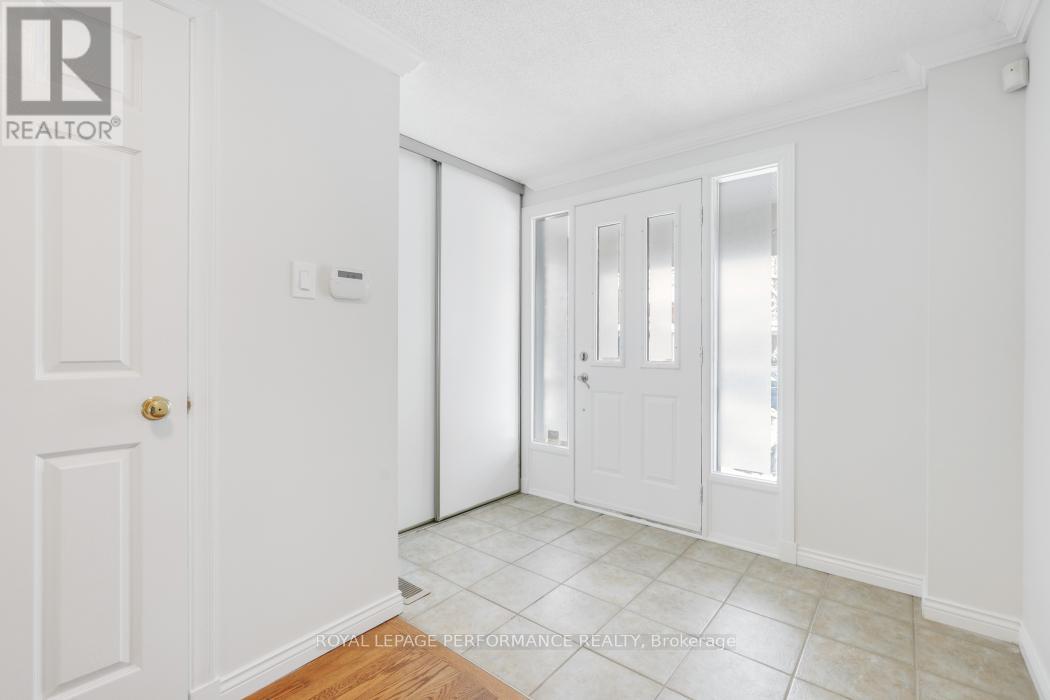 41 Saddle Crescent, Ottawa, Ontario  K1G 5L4 - Photo 6 - X12538252