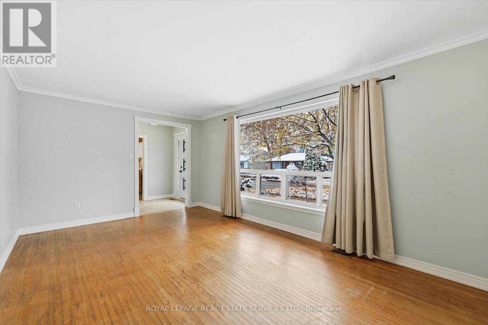 Main Level - 419 Hampton Heath Road, Burlington, Ontario  L7L 4R3 - Photo 11 - W12537882