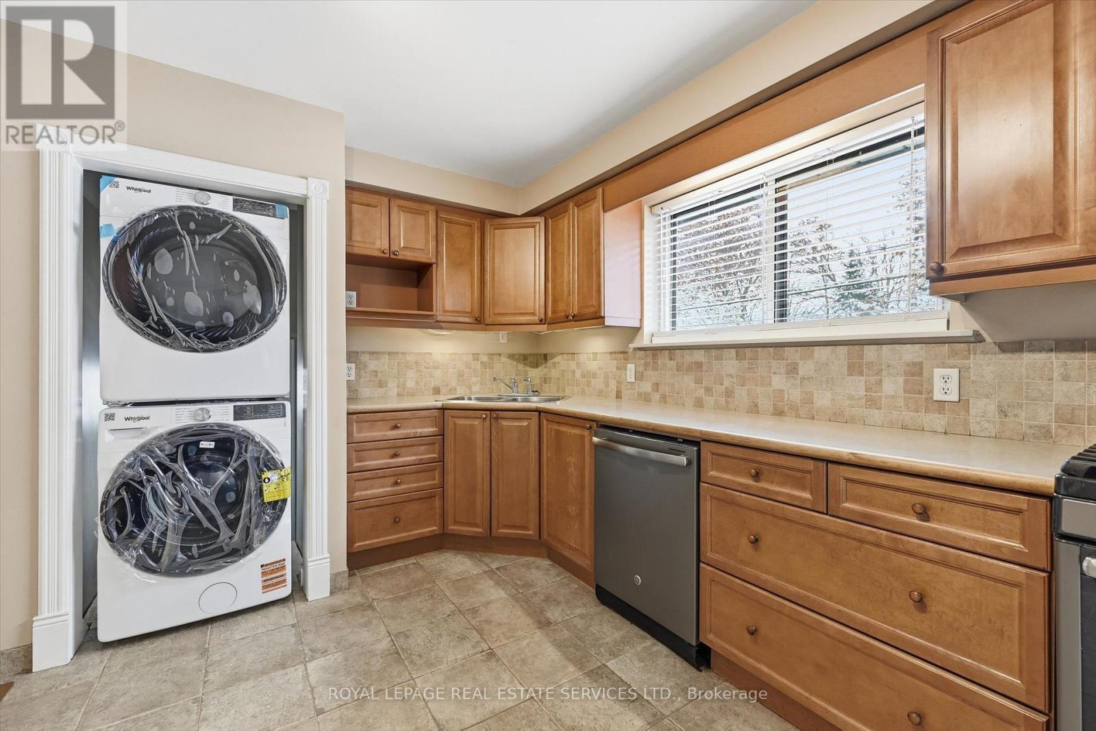 Main Level - 419 Hampton Heath Road, Burlington, Ontario  L7L 4R3 - Photo 12 - W12537882