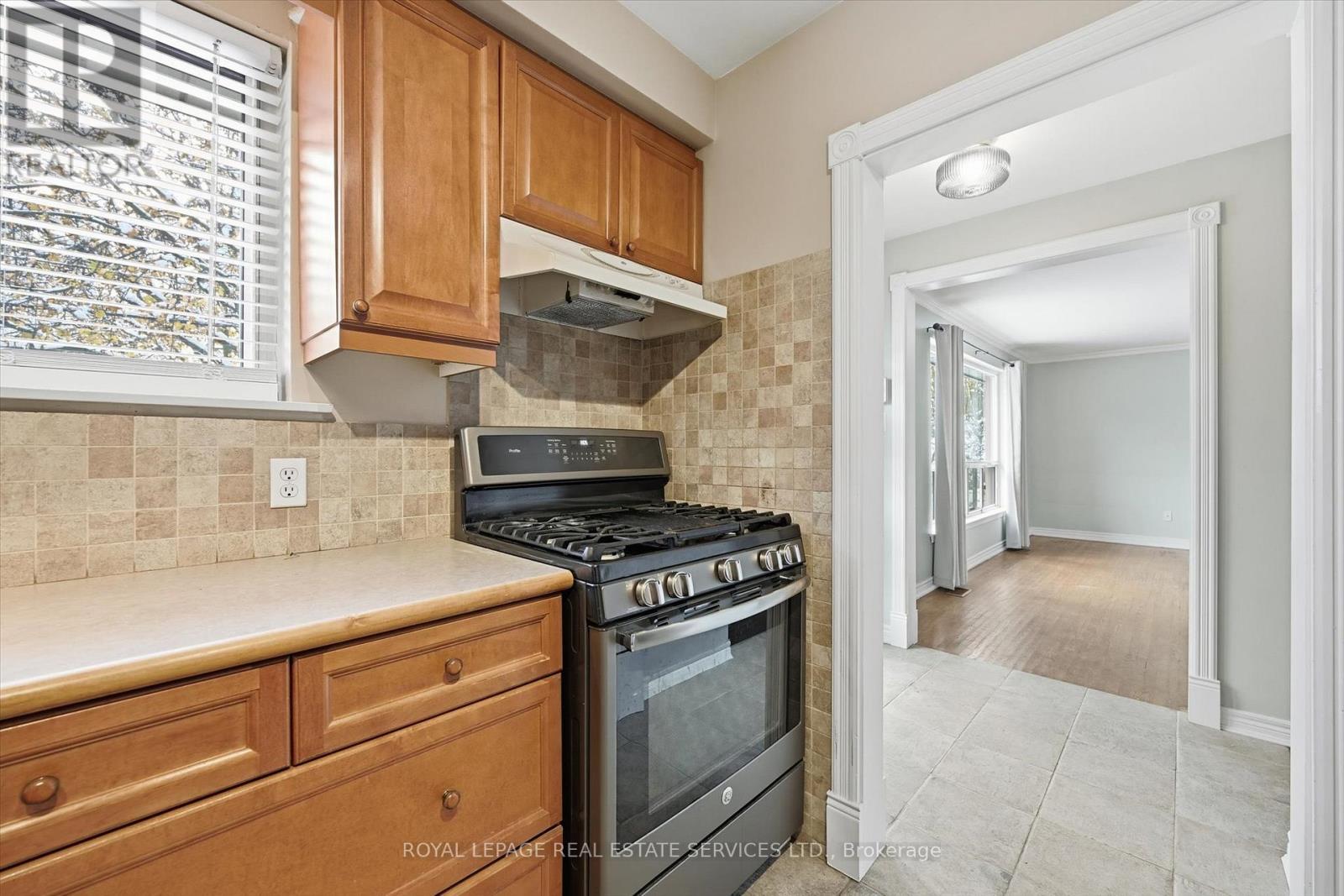 Main Level - 419 Hampton Heath Road, Burlington, Ontario  L7L 4R3 - Photo 15 - W12537882