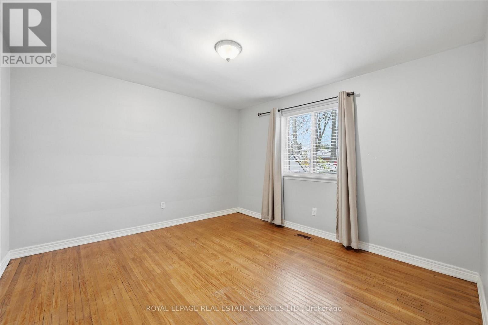 Main Level - 419 Hampton Heath Road, Burlington, Ontario  L7L 4R3 - Photo 18 - W12537882