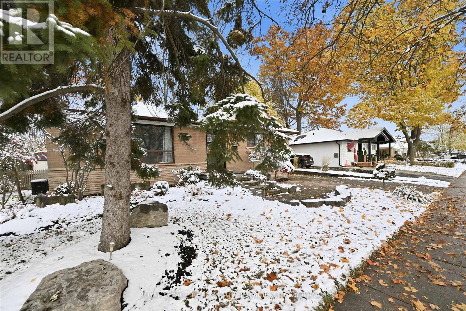 Main Level - 419 Hampton Heath Road, Burlington, Ontario  L7L 4R3 - Photo 2 - W12537882