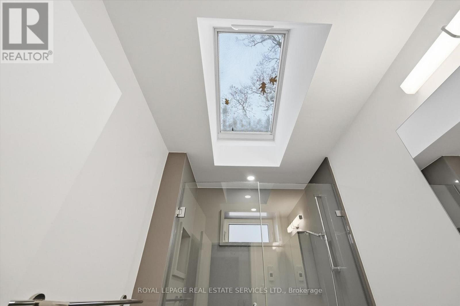 Main Level - 419 Hampton Heath Road, Burlington, Ontario  L7L 4R3 - Photo 31 - W12537882