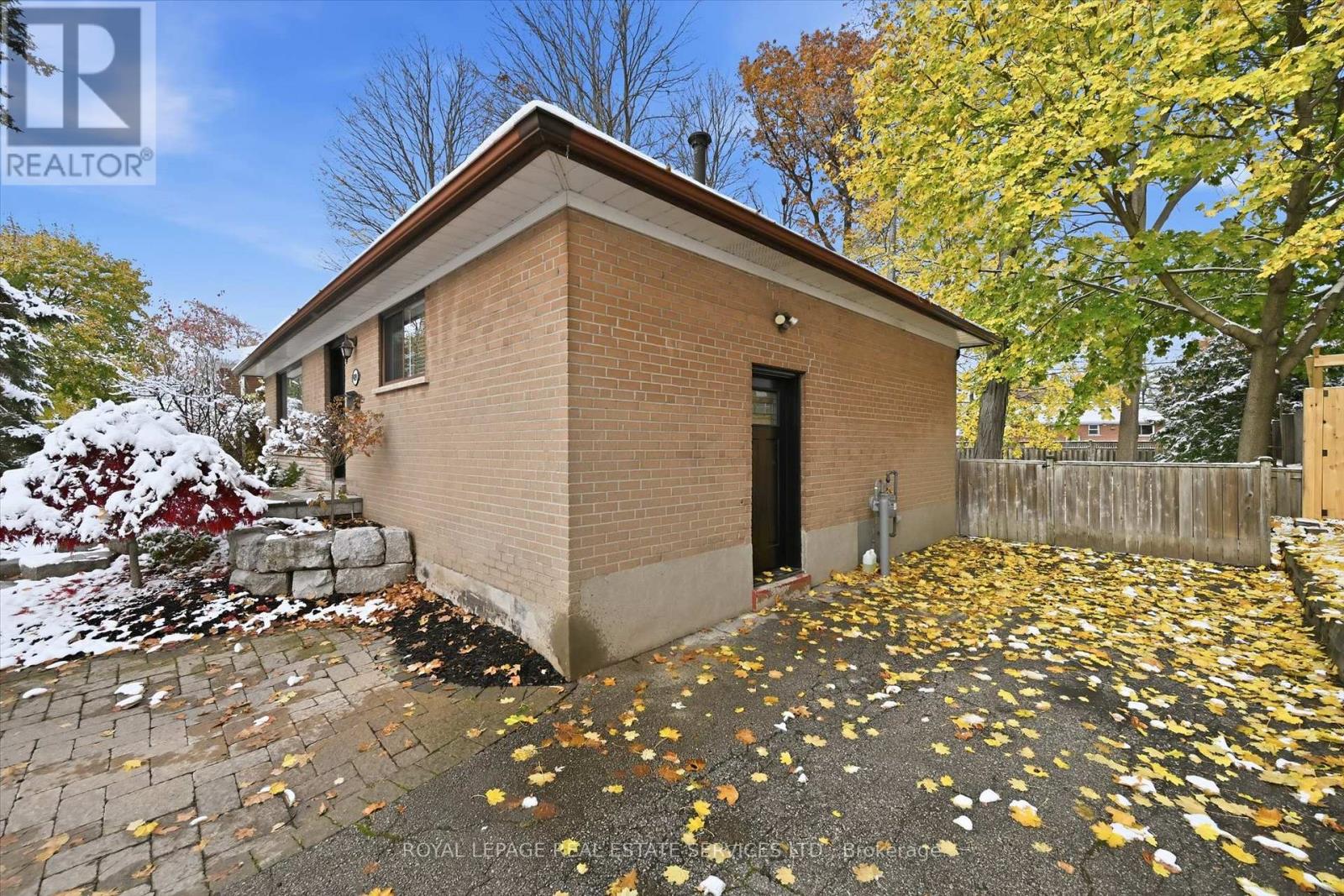 Main Level - 419 Hampton Heath Road, Burlington, Ontario  L7L 4R3 - Photo 4 - W12537882