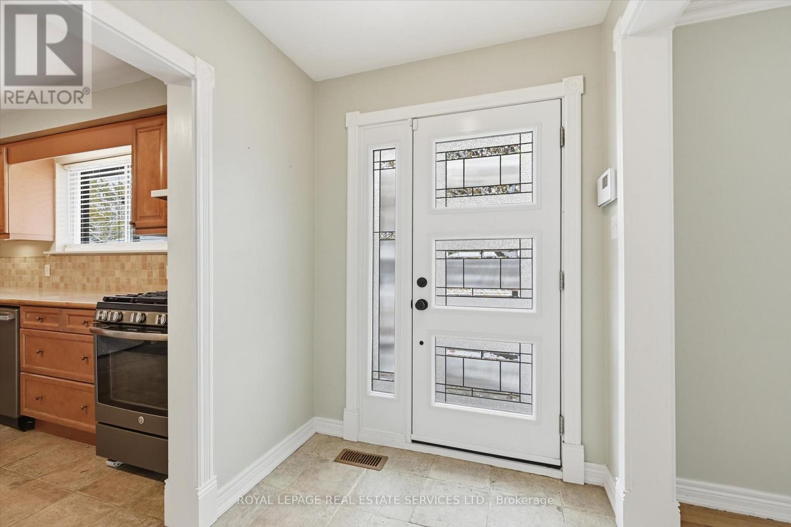 Main Level - 419 Hampton Heath Road, Burlington, Ontario  L7L 4R3 - Photo 6 - W12537882