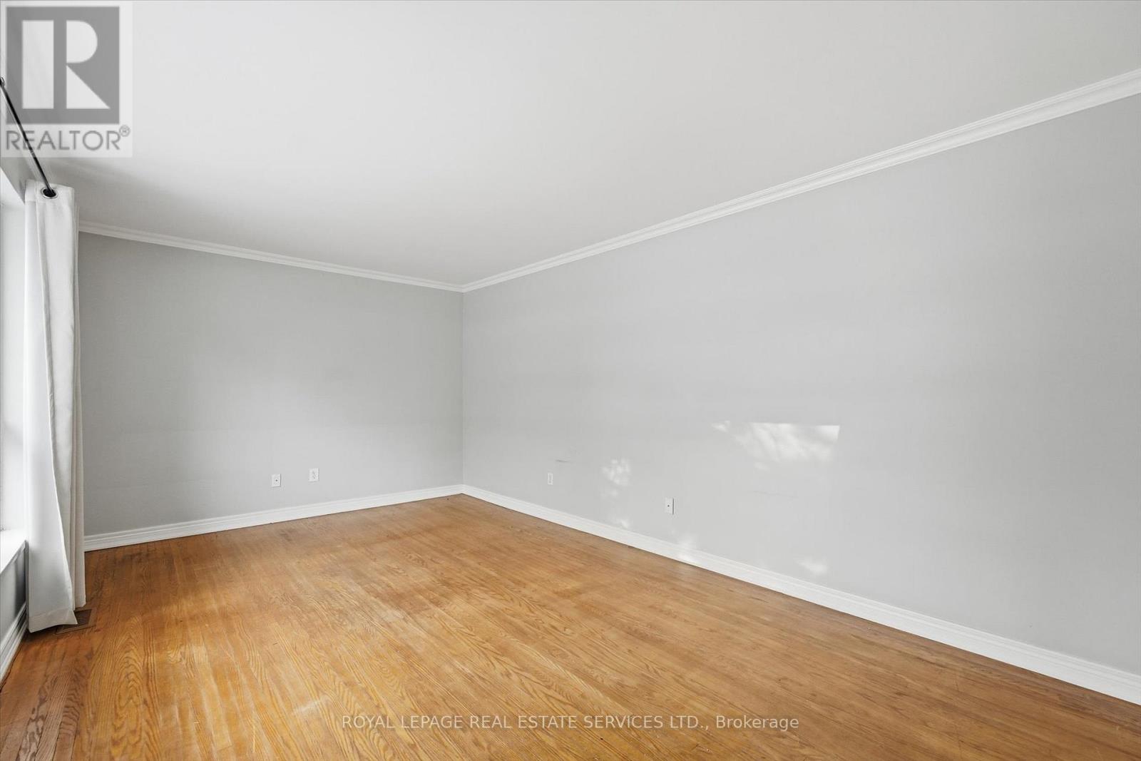 Main Level - 419 Hampton Heath Road, Burlington, Ontario  L7L 4R3 - Photo 8 - W12537882