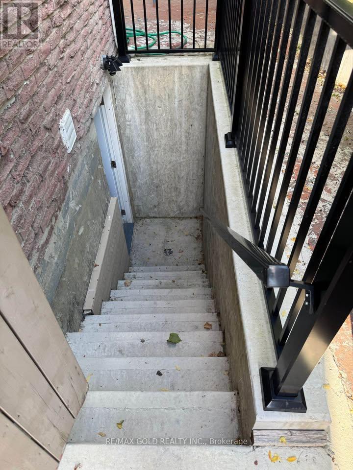 Basement - 98 Centre Street N, Brampton, Ontario  L6V 2Z3 - Photo 4 - W12537886