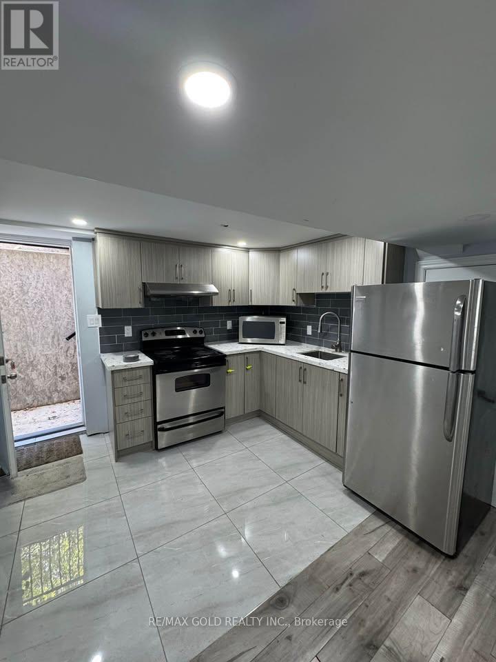 Basement - 98 Centre Street N, Brampton, Ontario  L6V 2Z3 - Photo 5 - W12537886