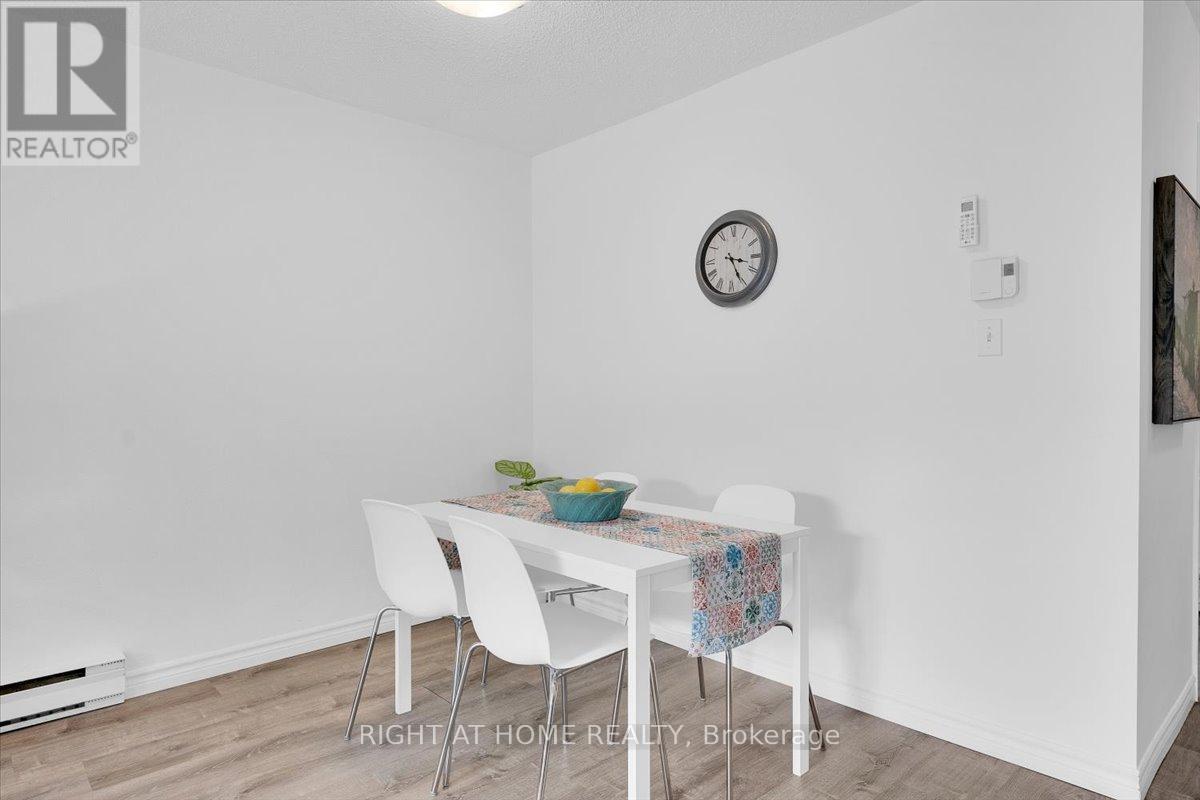 64 Worthington Drive, Oakville, Ontario  L6L 1C9 - Photo 14 - W12537890