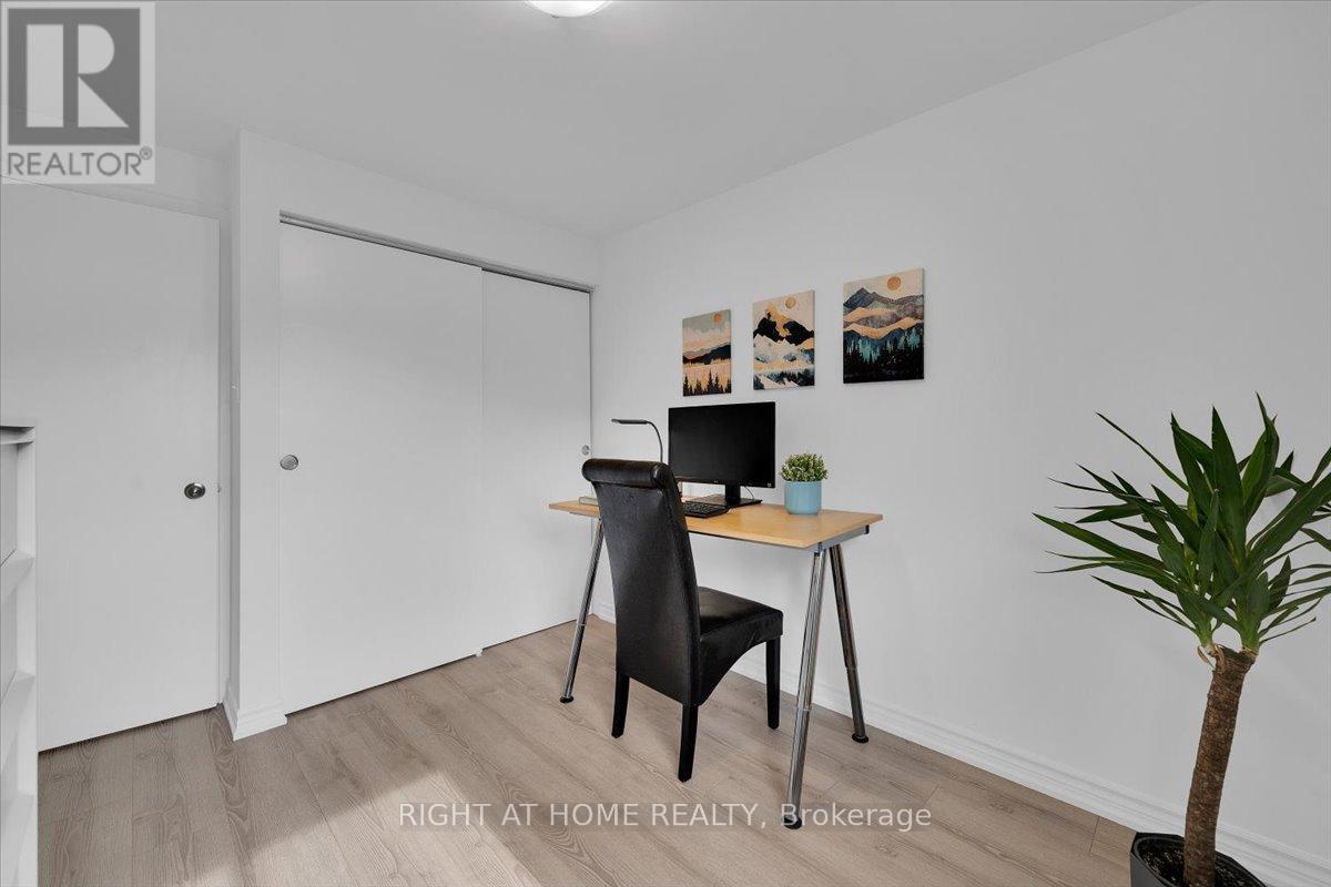 64 Worthington Drive, Oakville, Ontario  L6L 1C9 - Photo 18 - W12537890