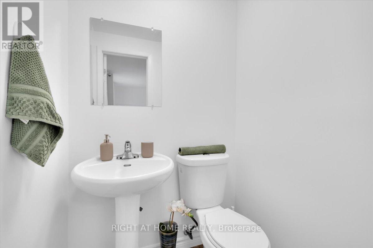 64 Worthington Drive, Oakville, Ontario  L6L 1C9 - Photo 25 - W12537890