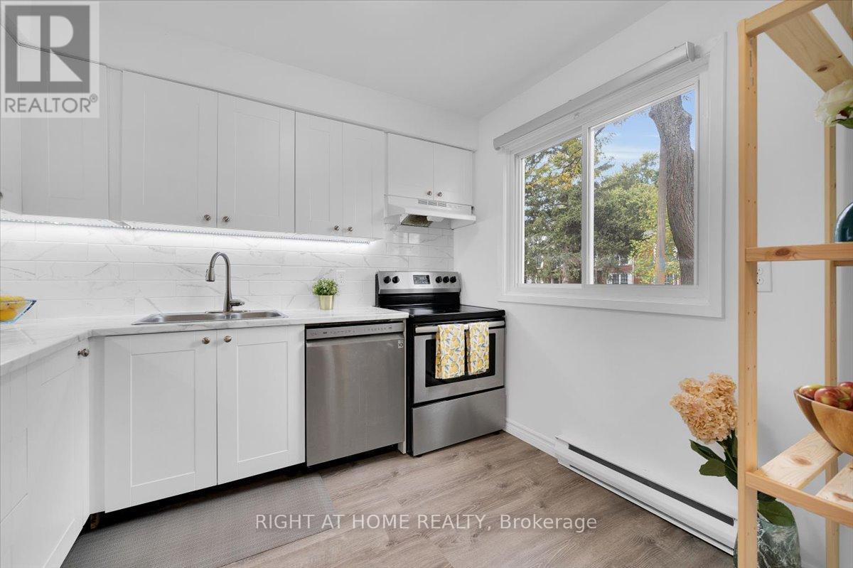 64 Worthington Drive, Oakville, Ontario  L6L 1C9 - Photo 5 - W12537890