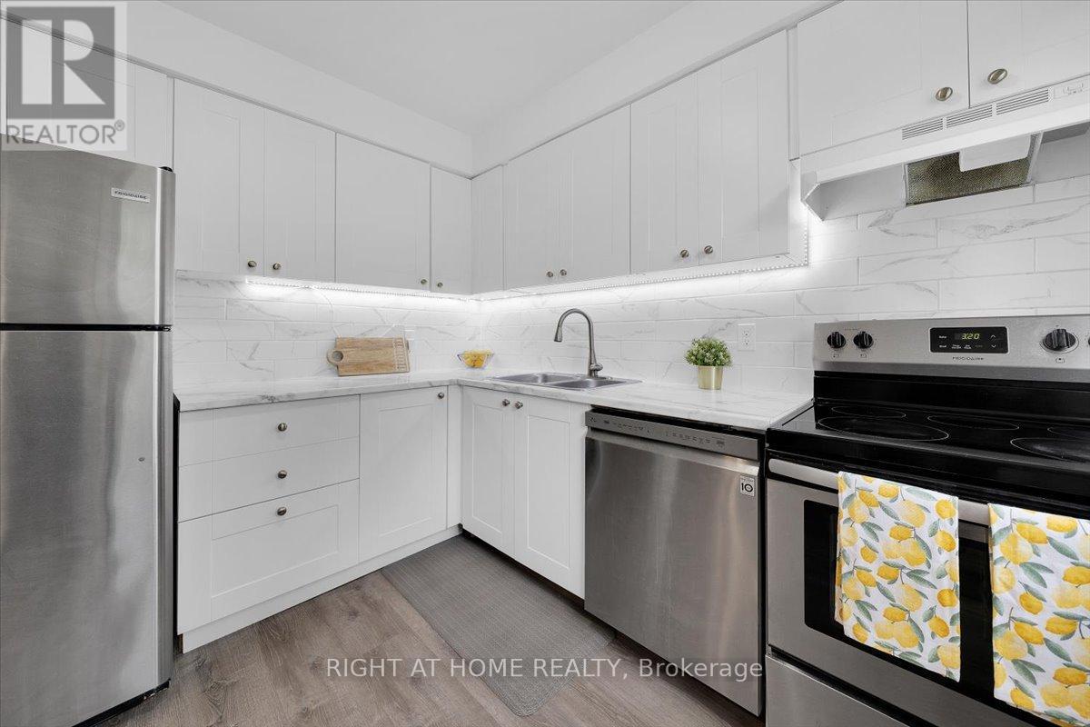 64 Worthington Drive, Oakville, Ontario  L6L 1C9 - Photo 6 - W12537890