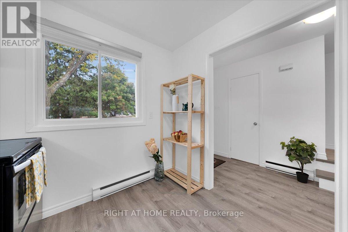 64 Worthington Drive, Oakville, Ontario  L6L 1C9 - Photo 7 - W12537890