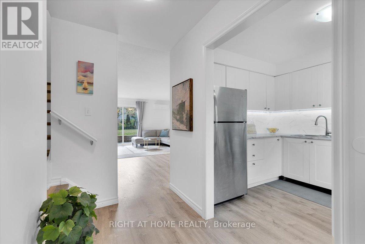 64 Worthington Drive, Oakville, Ontario  L6L 1C9 - Photo 8 - W12537890