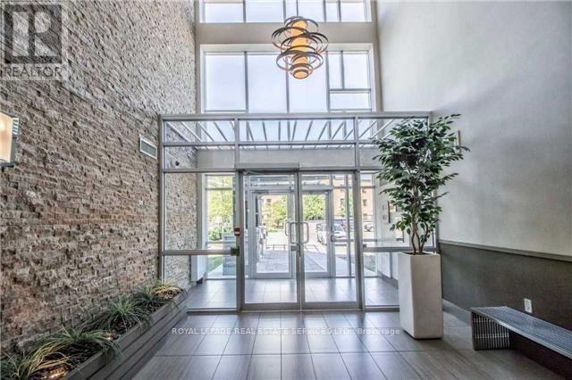 140 - 570 Lolita Gardens, Mississauga, Ontario  L5A 0A1 - Photo 2 - W12537902