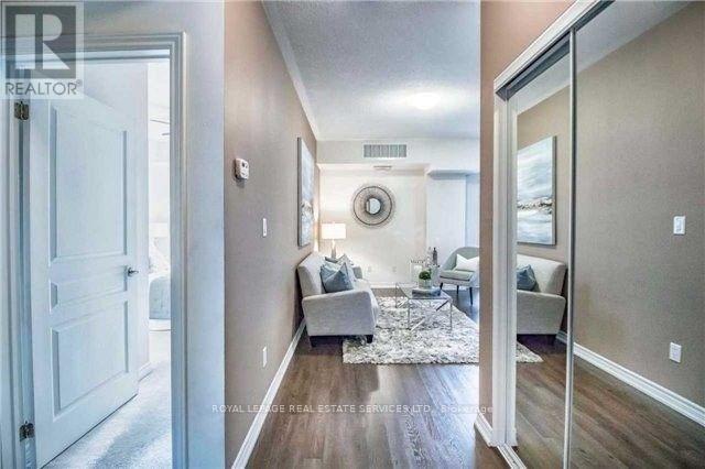 140 - 570 Lolita Gardens, Mississauga, Ontario  L5A 0A1 - Photo 3 - W12537902