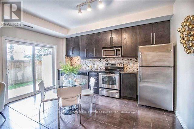 140 - 570 Lolita Gardens, Mississauga, Ontario  L5A 0A1 - Photo 5 - W12537902