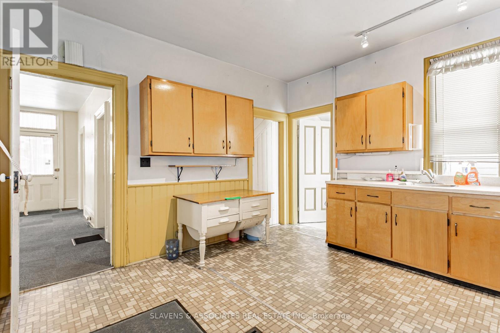 49 Queens Drive, Toronto, Ontario  M9N 2H3 - Photo 11 - W12537938