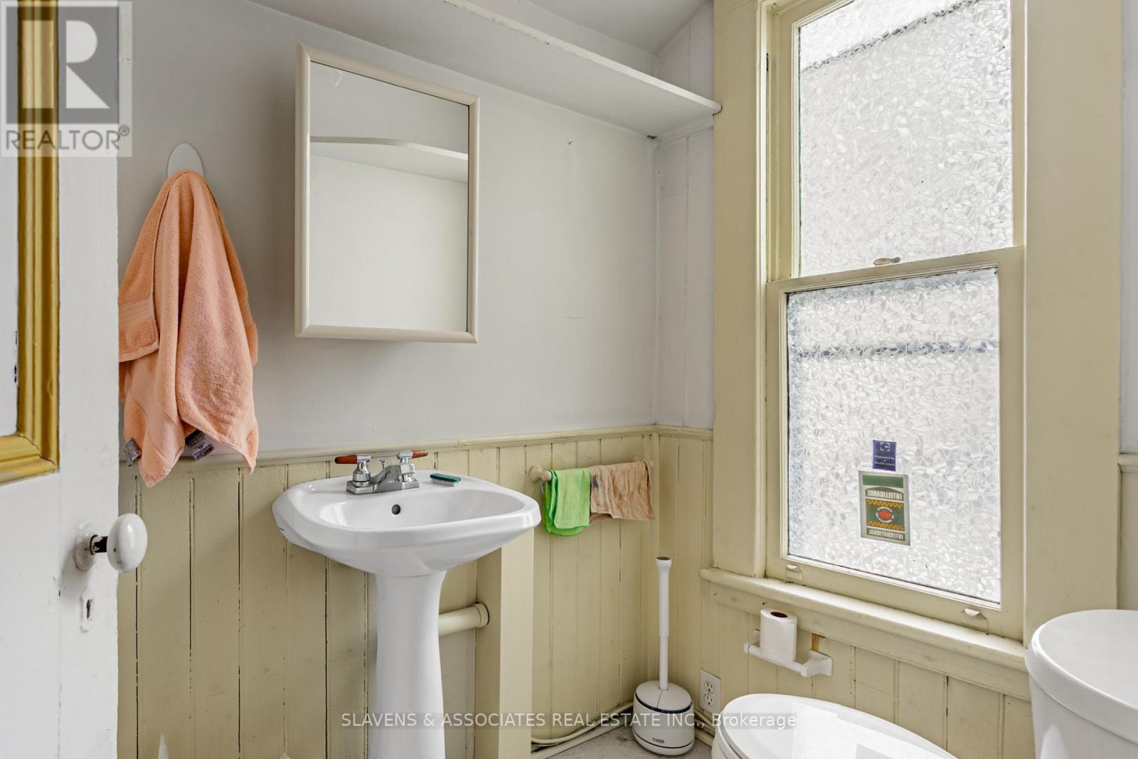 49 Queens Drive, Toronto, Ontario  M9N 2H3 - Photo 20 - W12537938