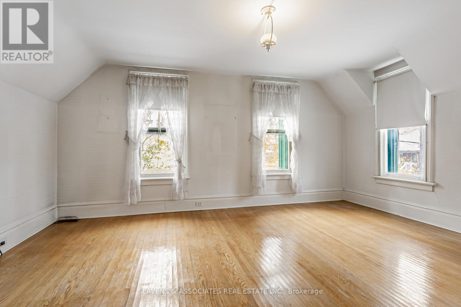 49 Queens Drive, Toronto, Ontario  M9N 2H3 - Photo 22 - W12537938