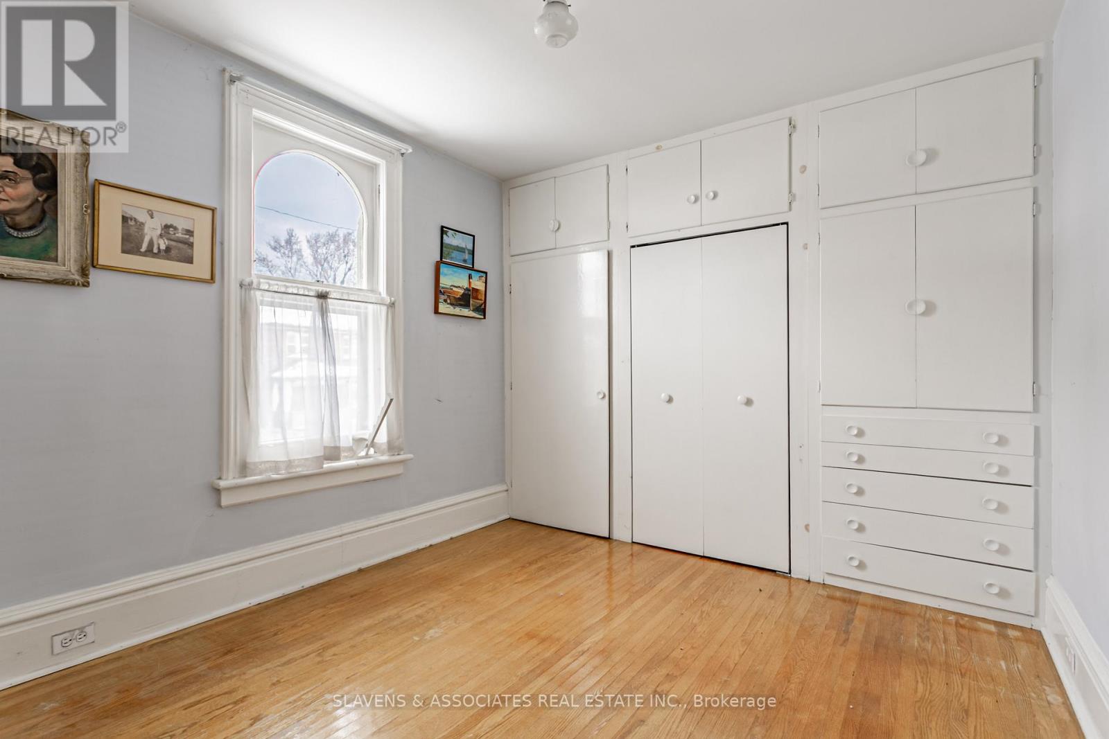 49 Queens Drive, Toronto, Ontario  M9N 2H3 - Photo 27 - W12537938