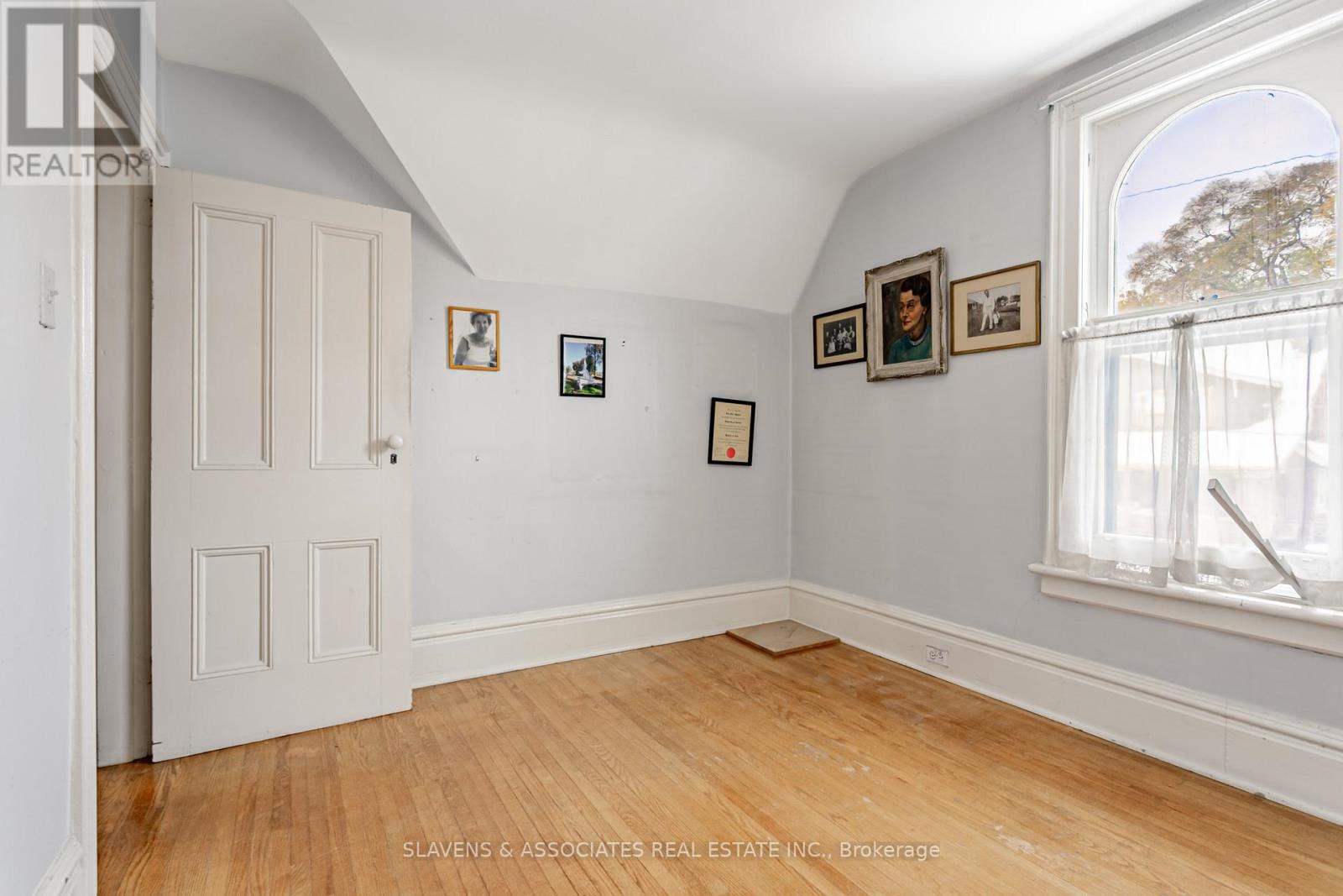 49 Queens Drive, Toronto, Ontario  M9N 2H3 - Photo 28 - W12537938