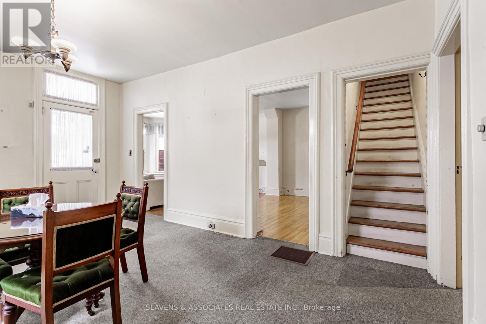 49 Queens Drive, Toronto, Ontario  M9N 2H3 - Photo 6 - W12537938